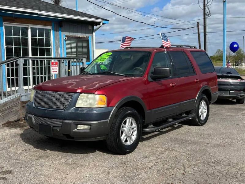 Used 2005 Ford Expedition XLT image 2