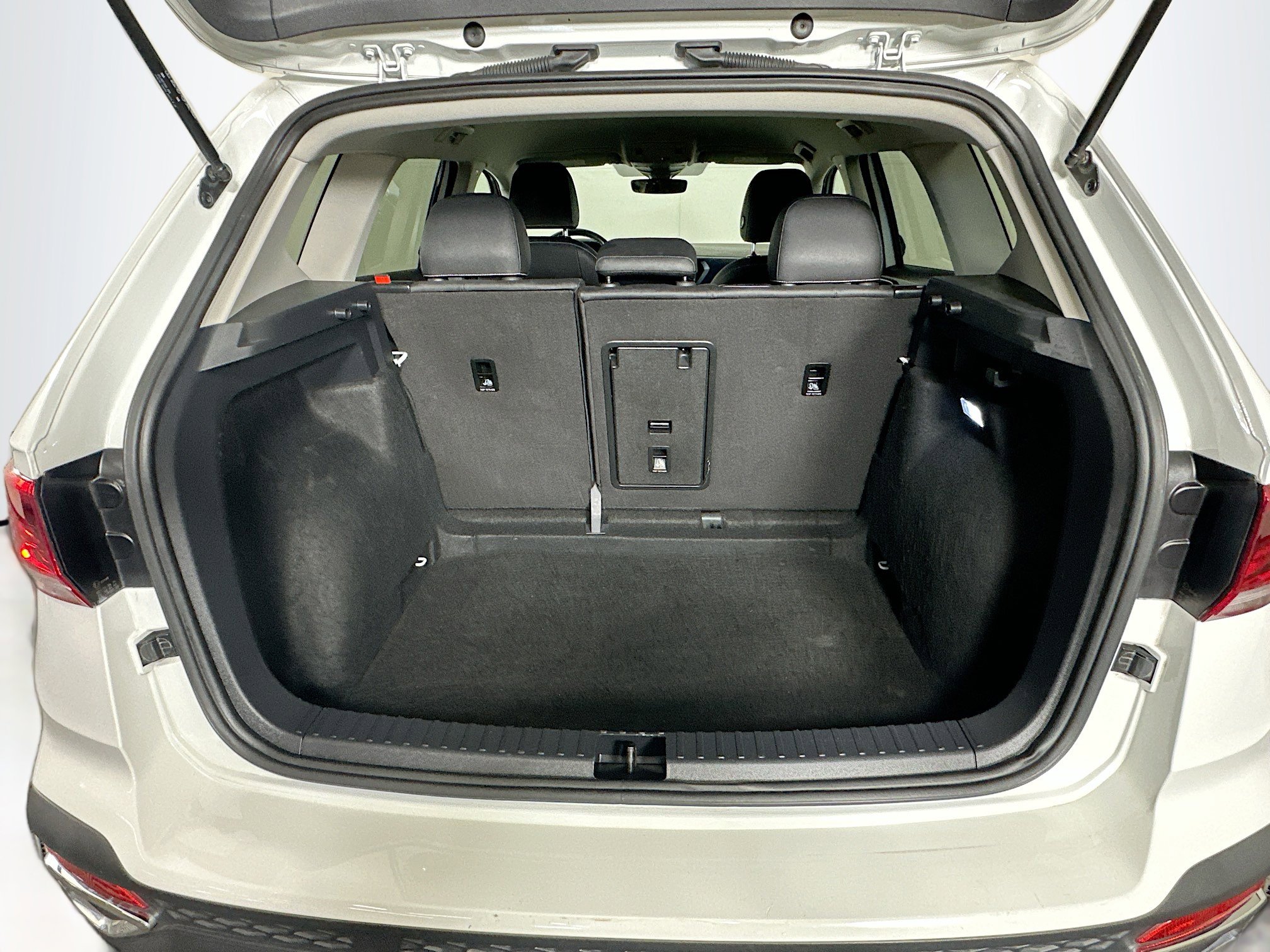 Used 2024 Volkswagen Taos SE image 28