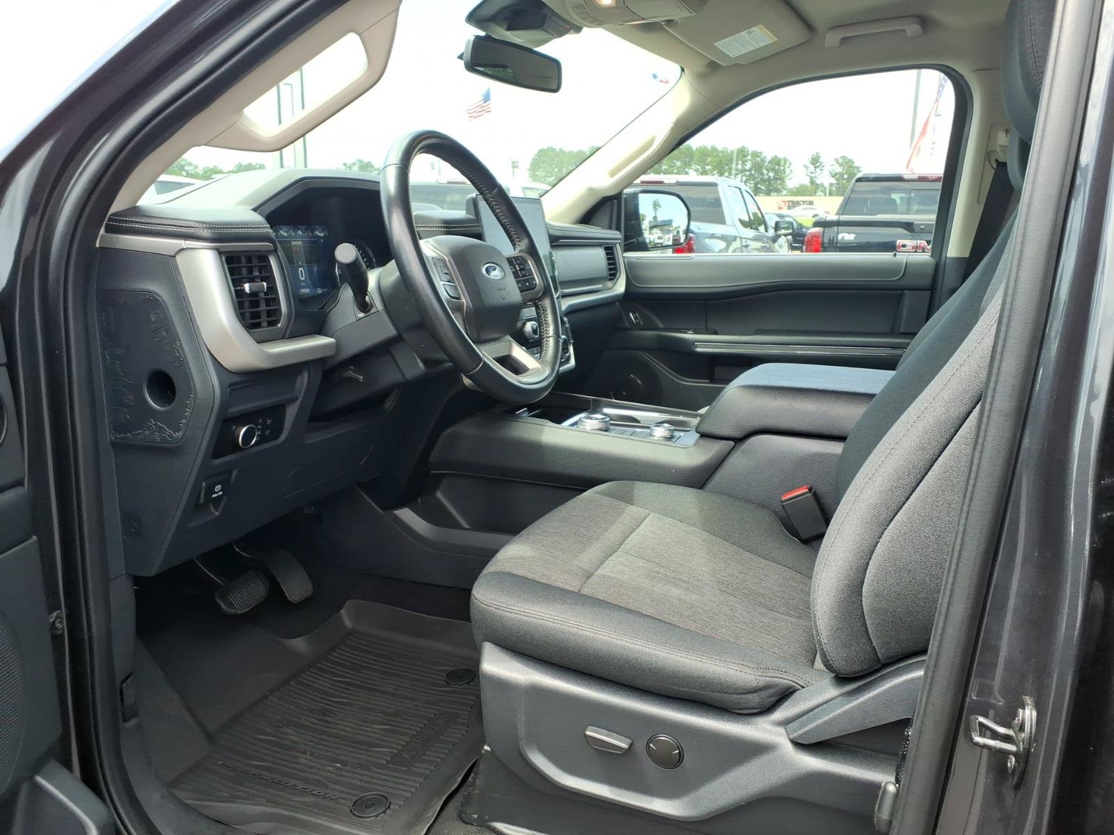 Used 2024 Ford Expedition XLT AWD/4WD image 21