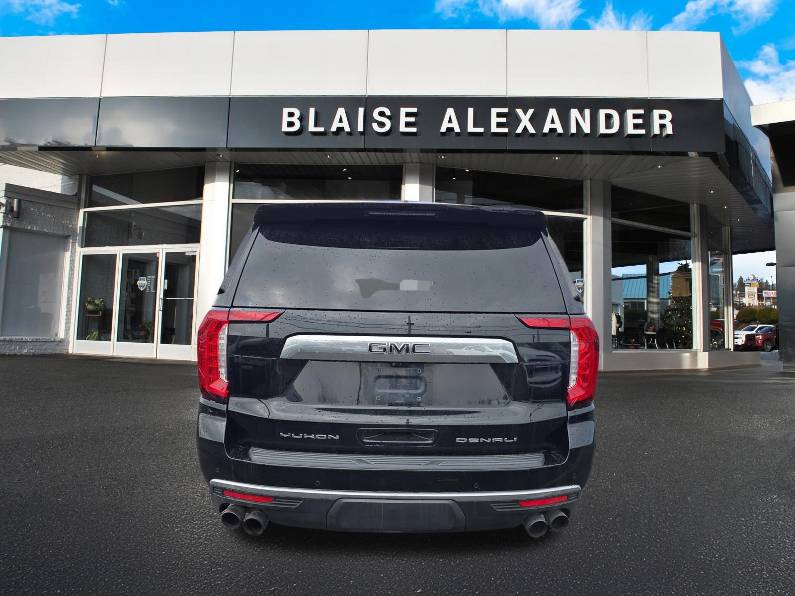 Used 2021 GMC Yukon Denali w/ Denali Premium Package AWD/4WD image 4