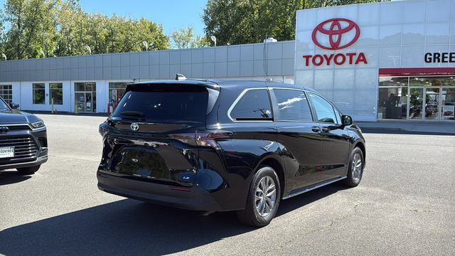Certified 2025 Toyota Sienna LE FWD image 6