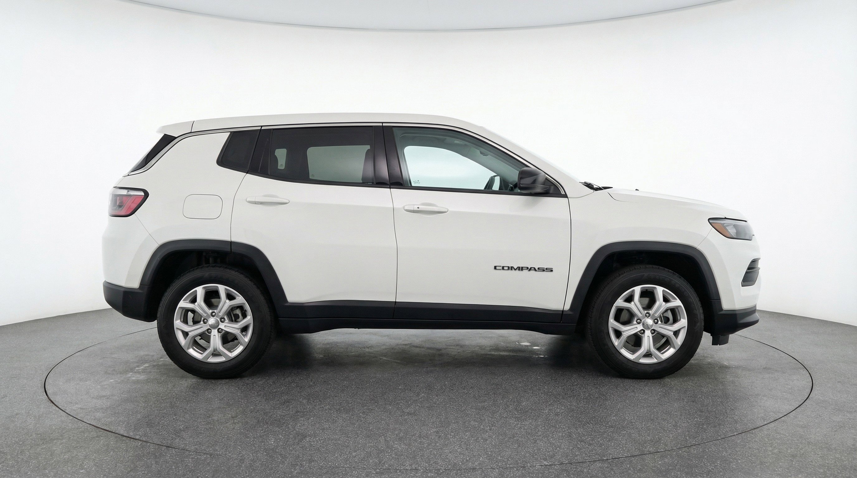 Used 2025 Jeep Compass Latitude image 11