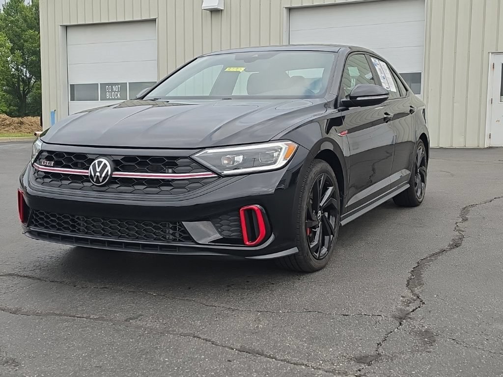 Used 2024 Volkswagen Jetta GLI Autobahn FWD image 3