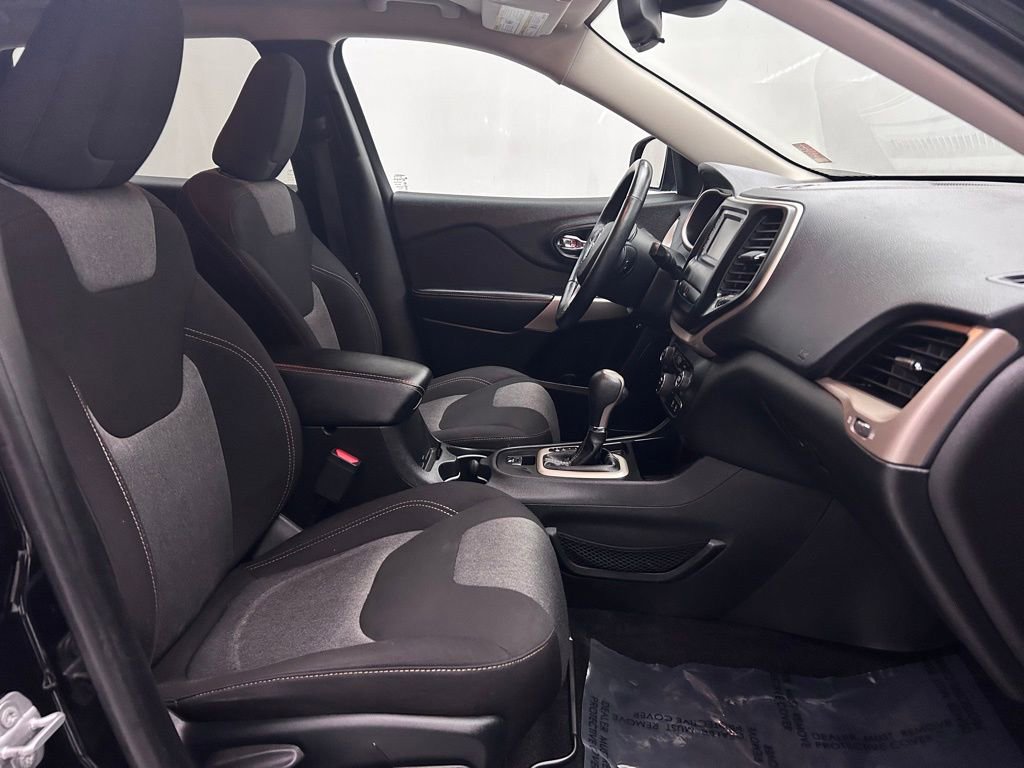 Used 2017 Jeep Cherokee Altitude image 17