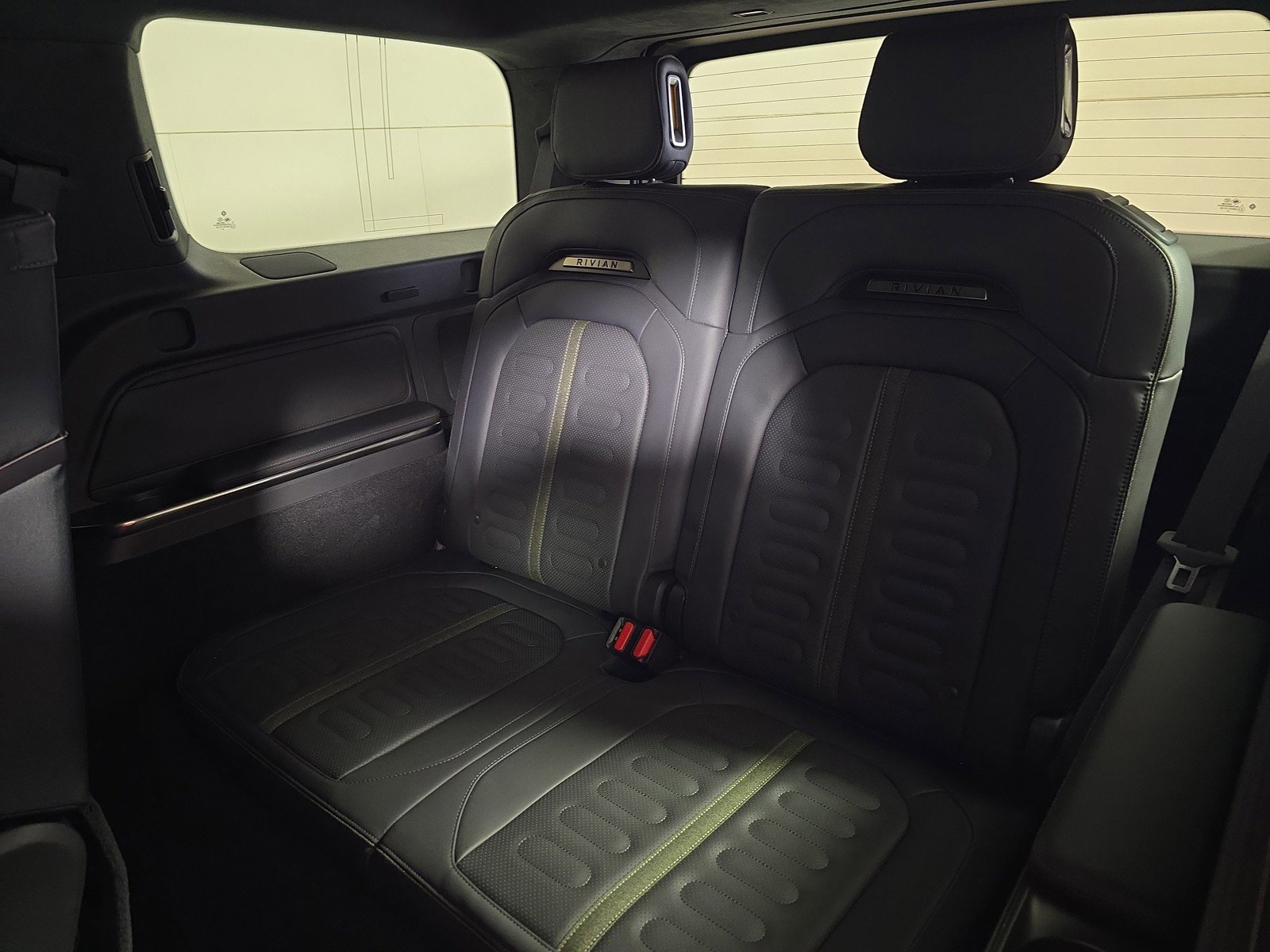 Used 2024 Rivian R1S Adventure image 22