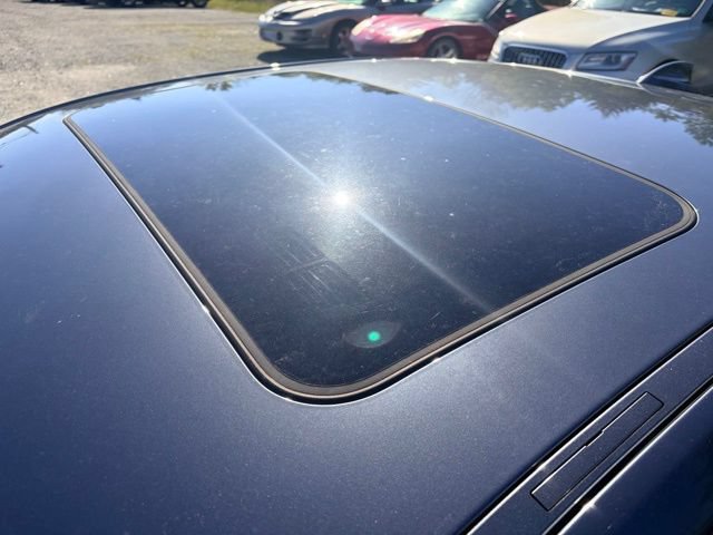 Used 2017 BMW 330i Sedan RWD image 6