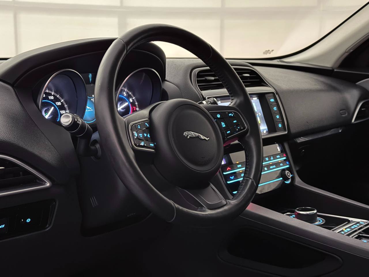 Used 2017 Jaguar F-PACE Prestige AWD/4WD image 19