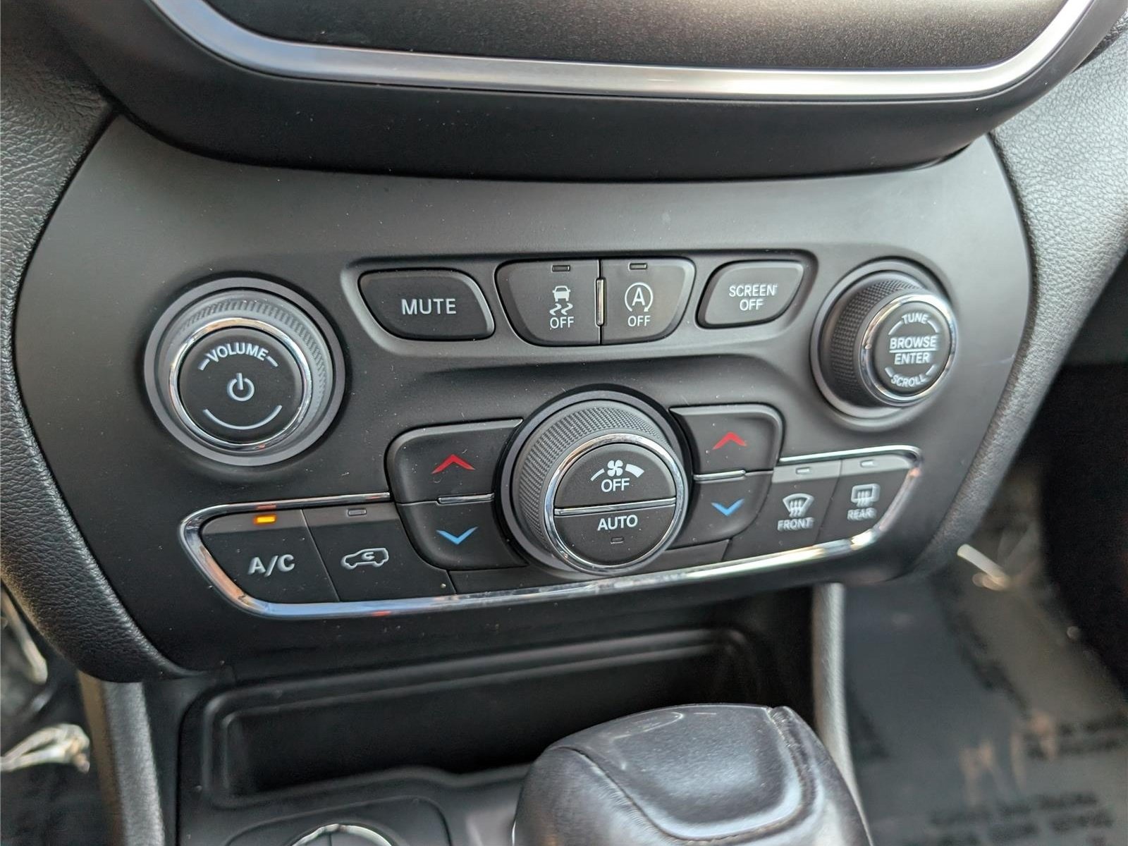 Used 2023 Jeep Cherokee Trailhawk w/ Sun & Sound Group AWD/4WD image 28
