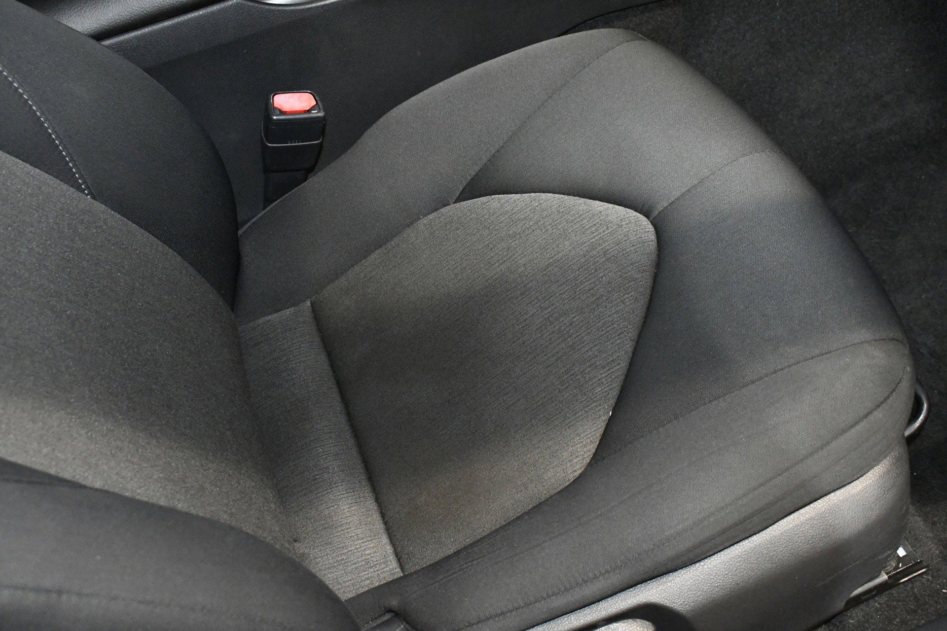 Used 2021 Toyota Camry LE image 12