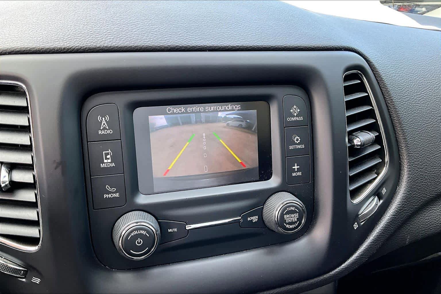 Used 2018 Jeep Compass Latitude FWD image 26