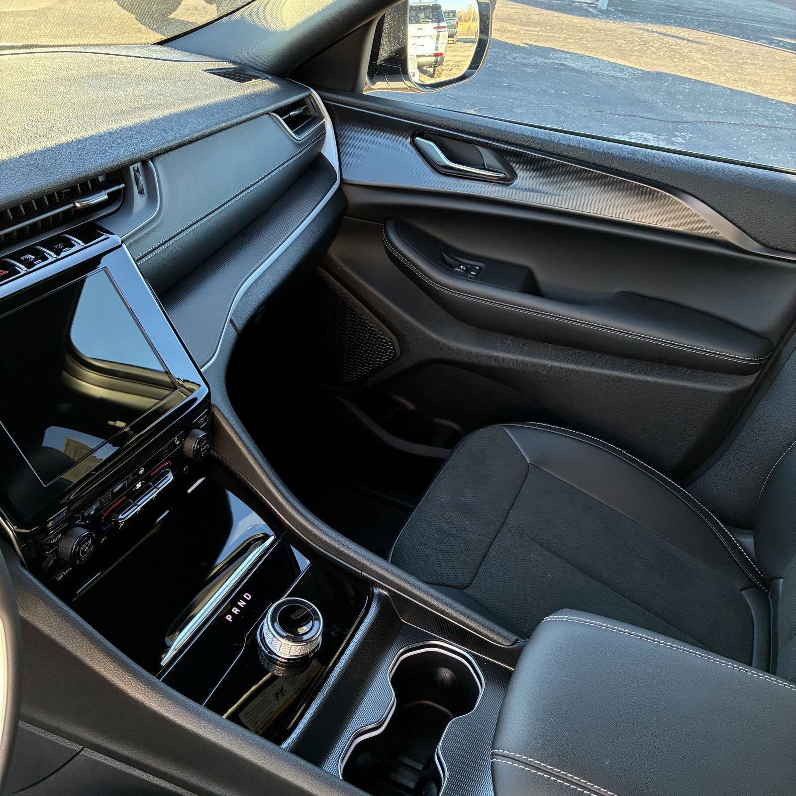 New 2025 Jeep Grand Cherokee L Altitude image 6