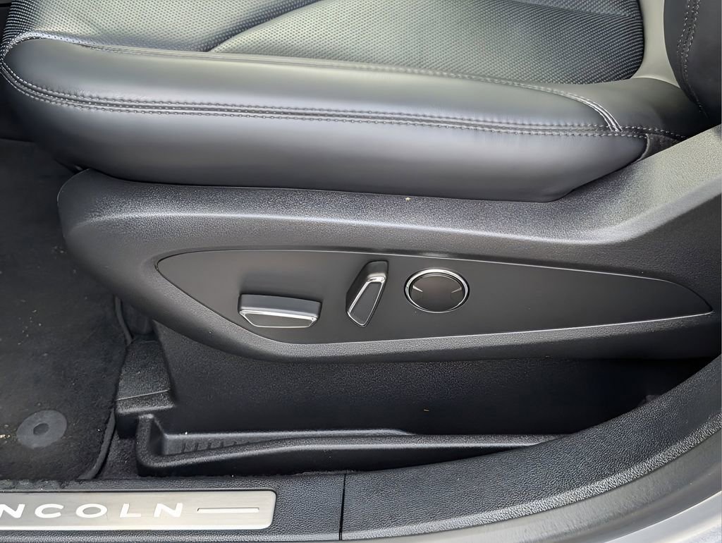 Certified 2023 Lincoln Nautilus Reserve w/ Luxury Package image 15