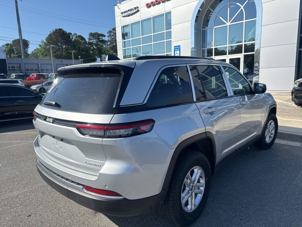 Used 2025 Jeep Grand Cherokee Laredo w/ Luxury Tech Group I image 8