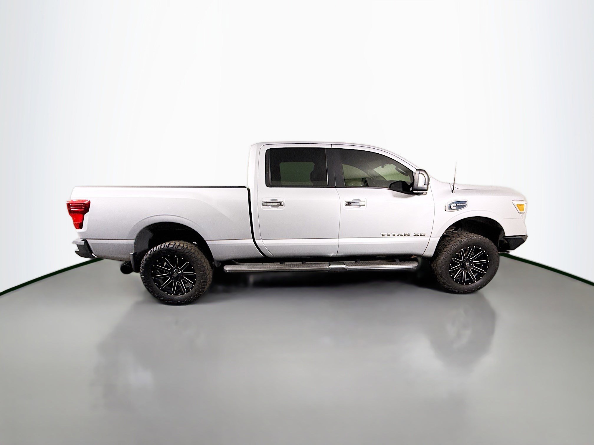 Used 2017 Nissan Titan SV AWD/4WD image 11