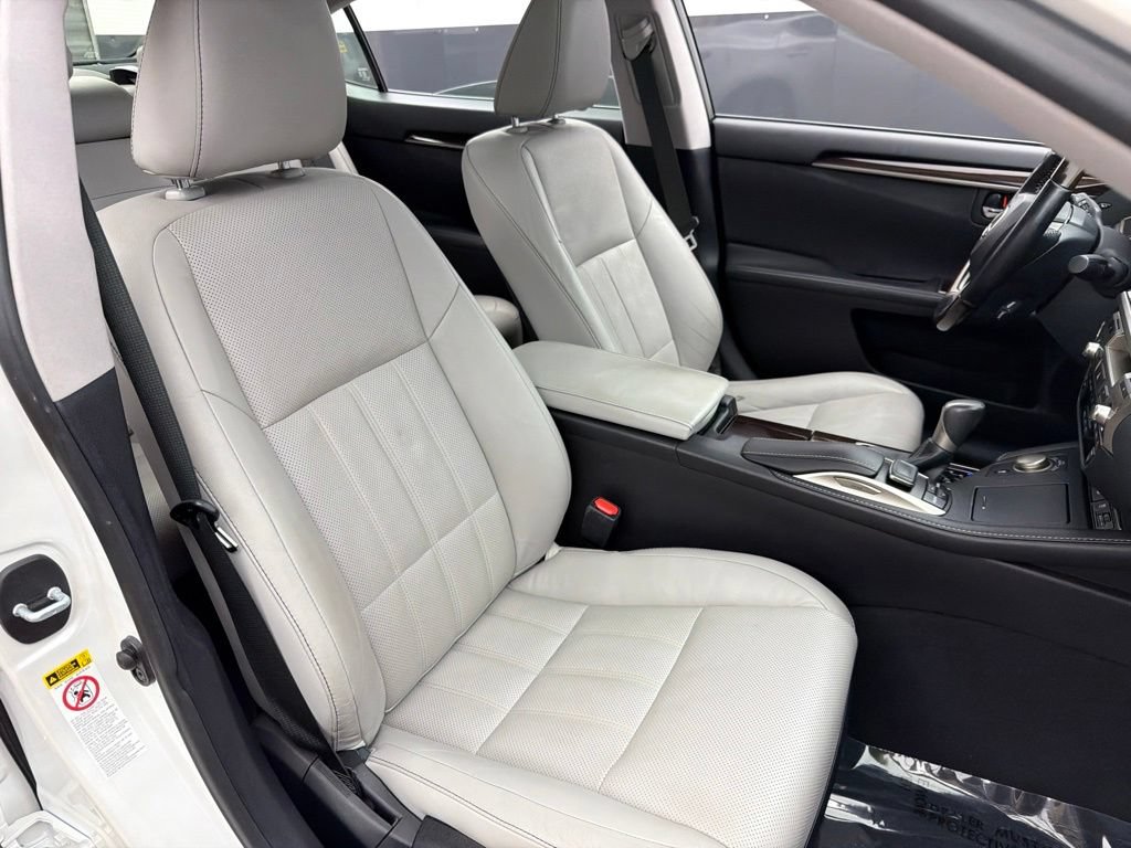 Used 2016 Lexus ES 350 w/ Luxury Package w/Wood Trim FWD image 28