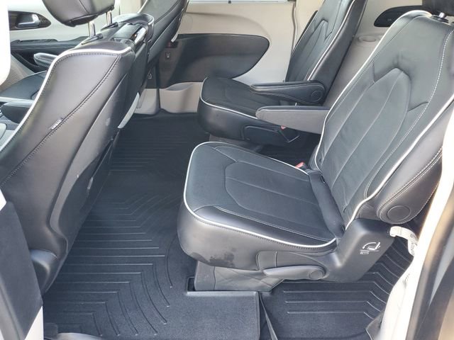 Used 2024 Chrysler Pacifica Limited w/ Uconnect Theater Family Group image 22