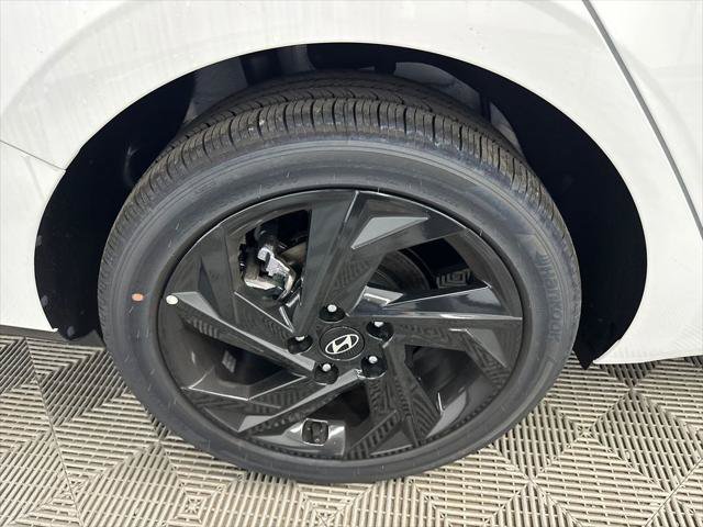 New 2026 Hyundai Elantra SEL Sport Premium FWD image 17