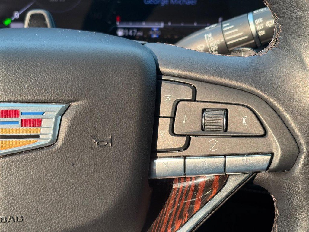 Used 2023 Cadillac Escalade Premium Luxury AWD/4WD image 29