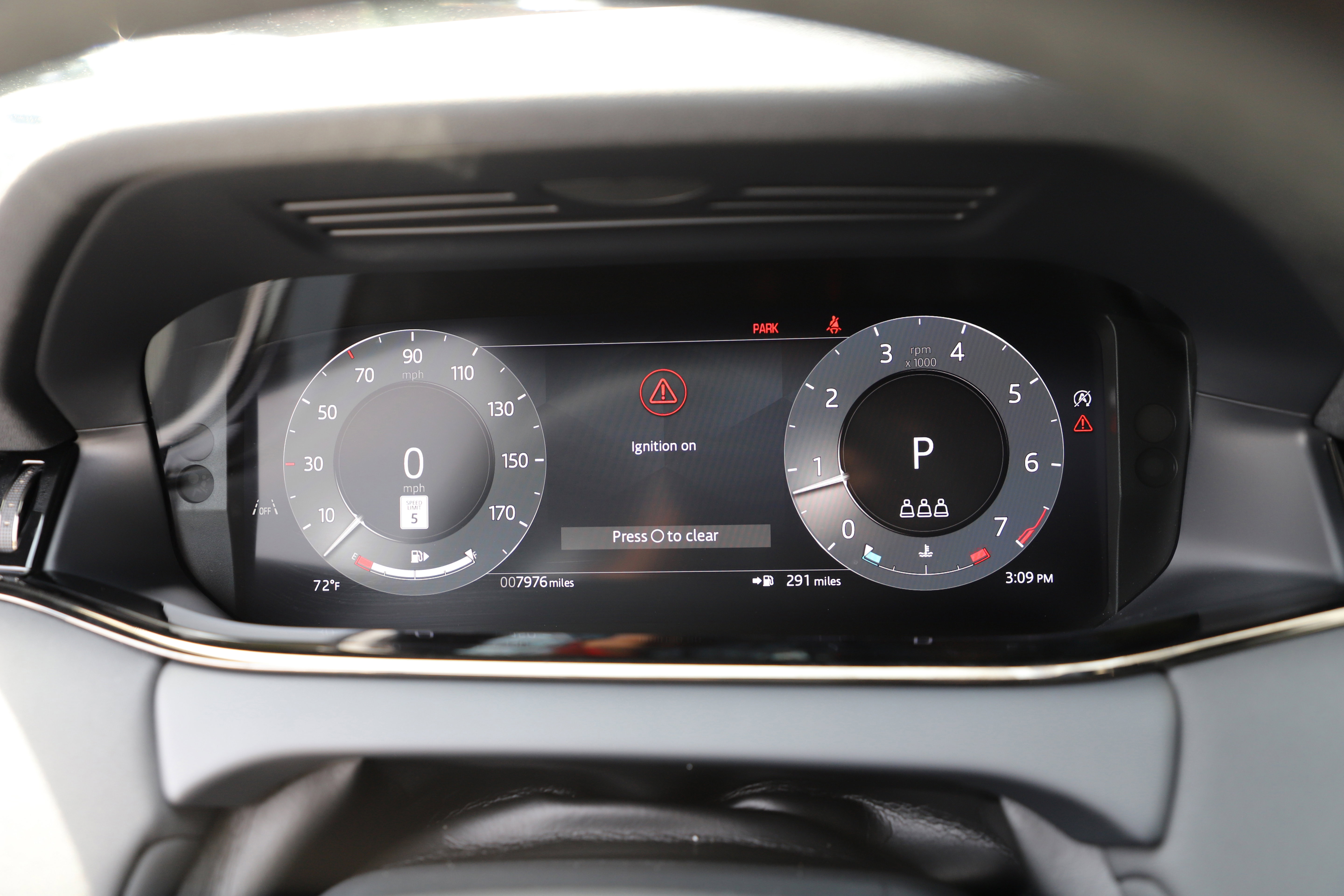 Certified 2025 Land Rover Range Rover Evoque Dynamic SE image 18