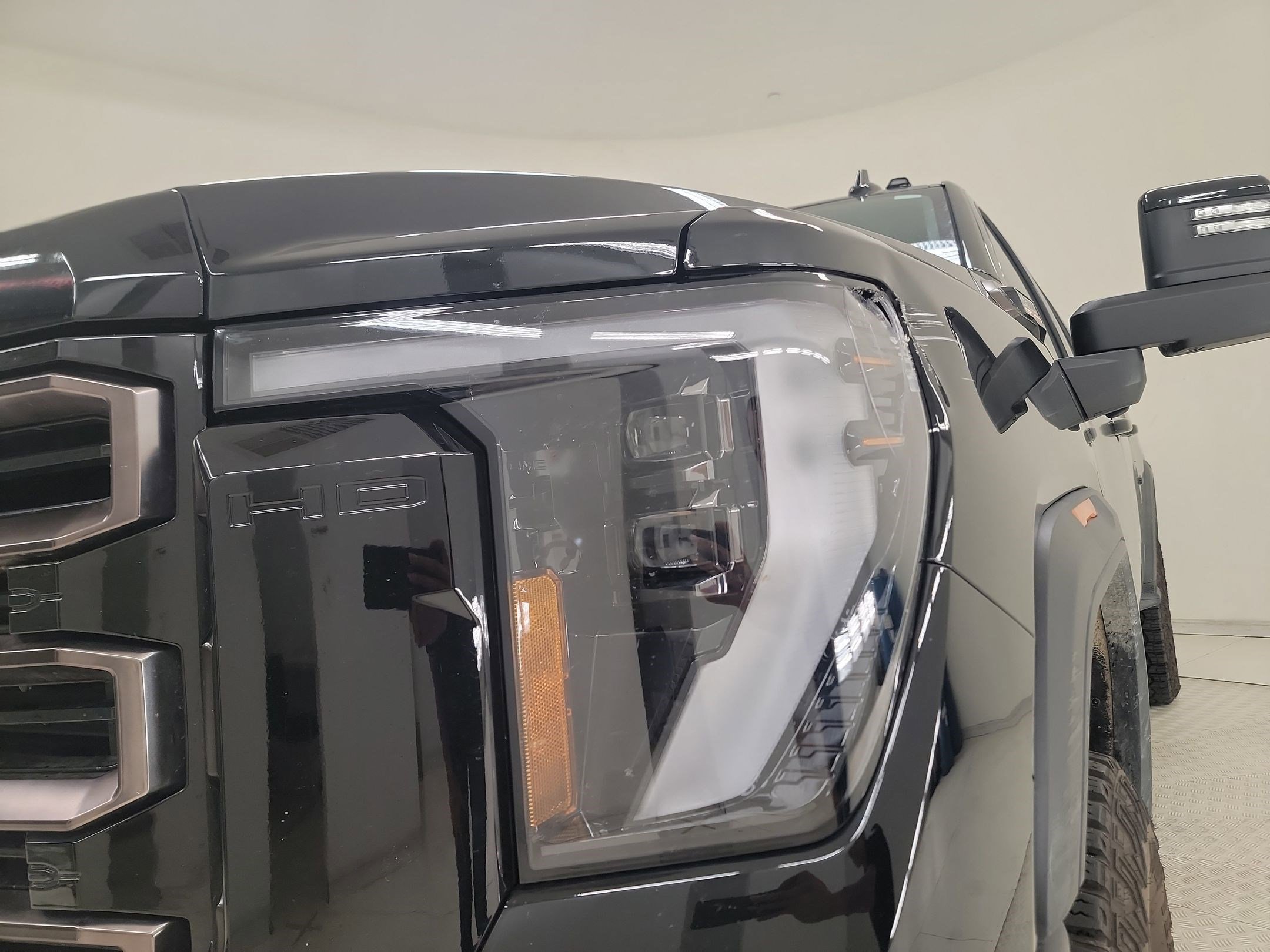 Used 2026 GMC Sierra 2500 AT4X image 8