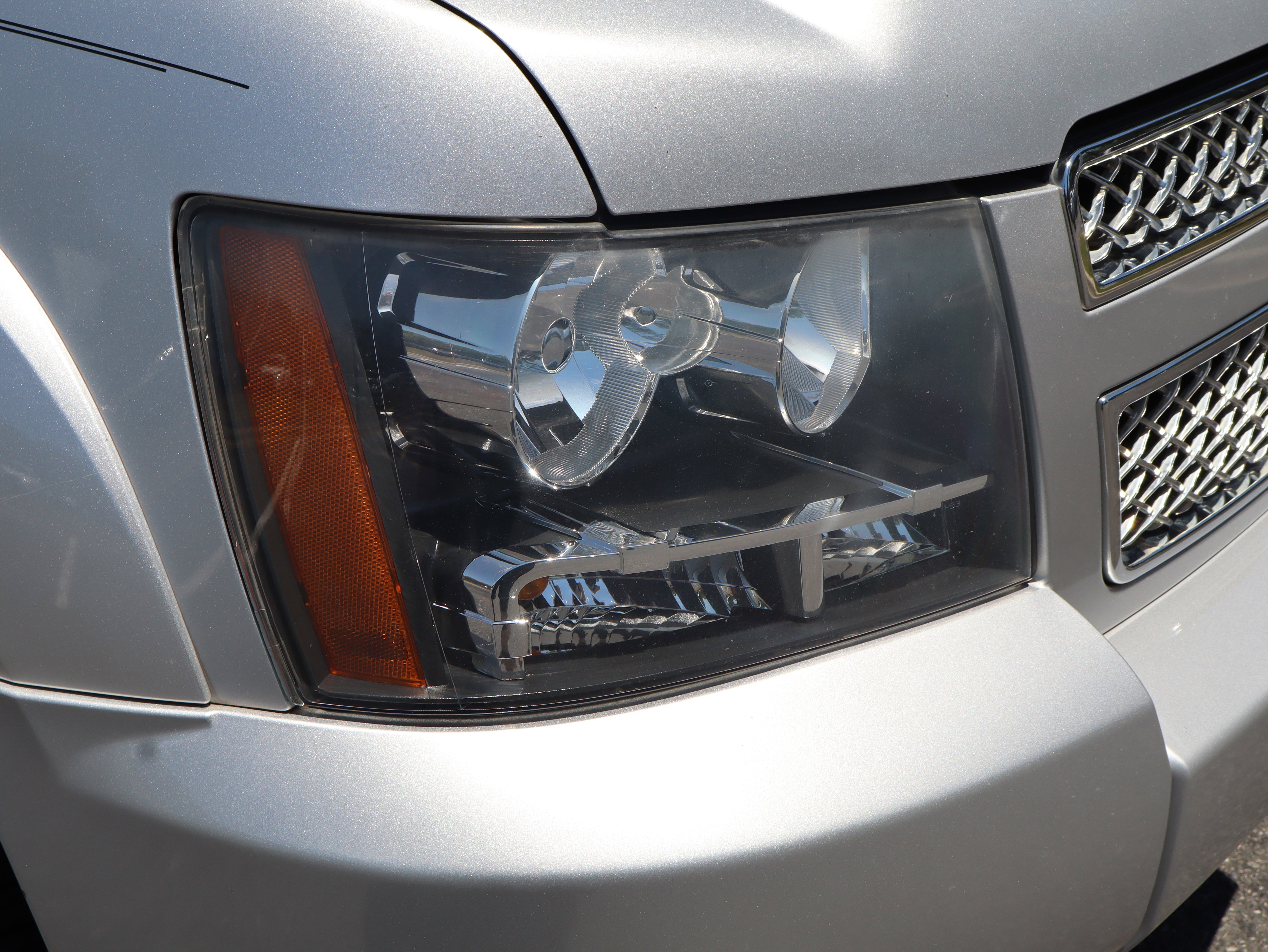 Used 2013 Chevrolet Avalanche LT AWD/4WD image 12