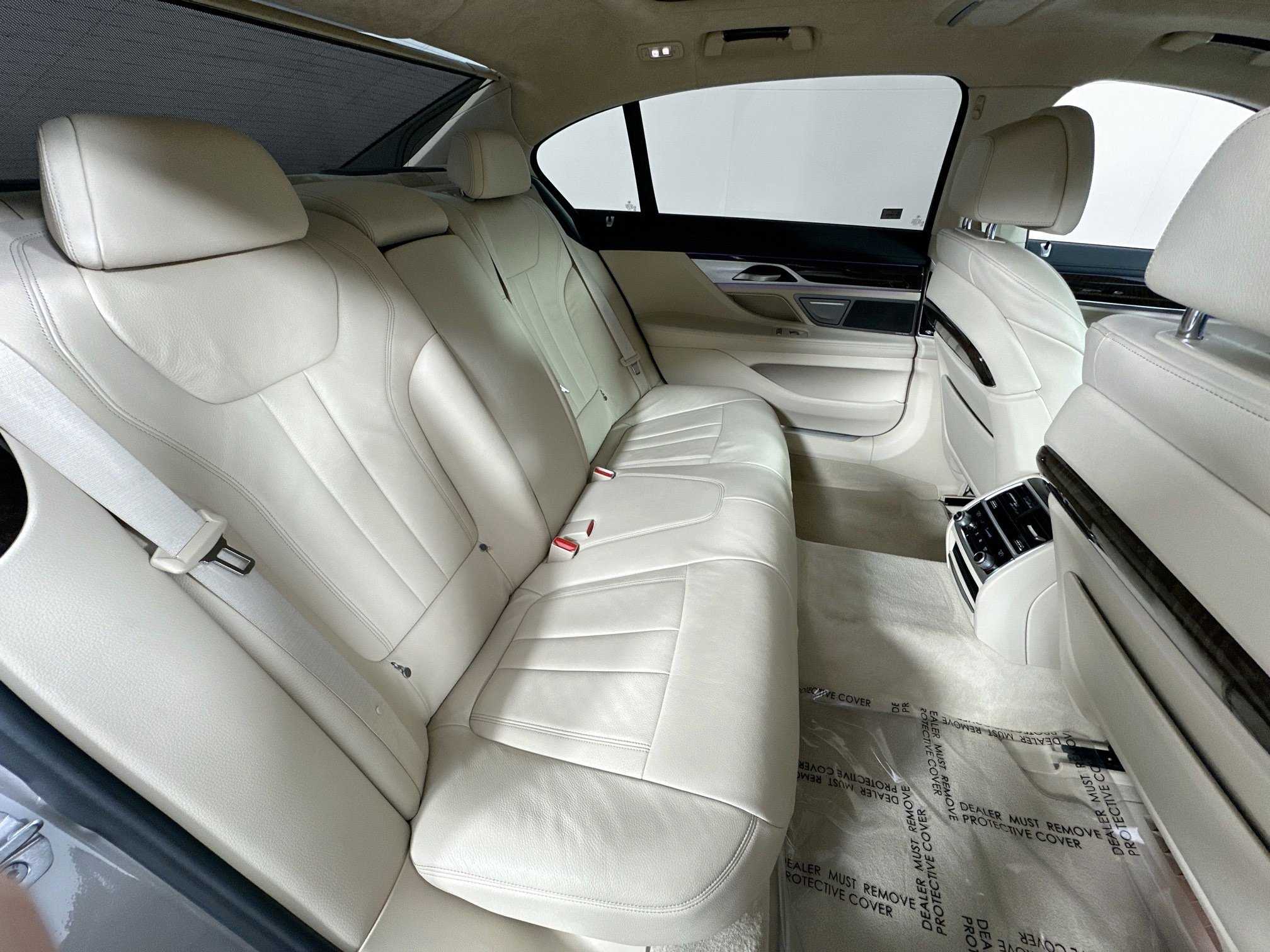 Used 2022 BMW 740i w/ Interior Design Package image 29