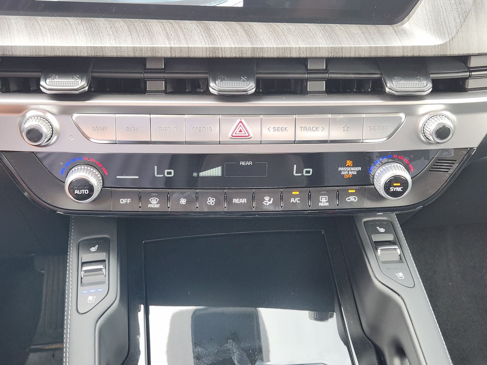Used 2025 Kia Telluride EX w/ EX Captain's Chair Package FWD image 26