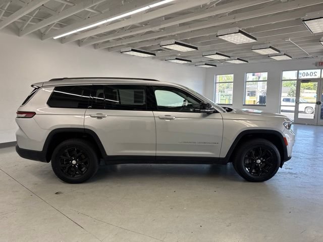 Used 2023 Jeep Grand Cherokee L Limited w/ Trailer Tow Group (B) AWD/4WD image 17