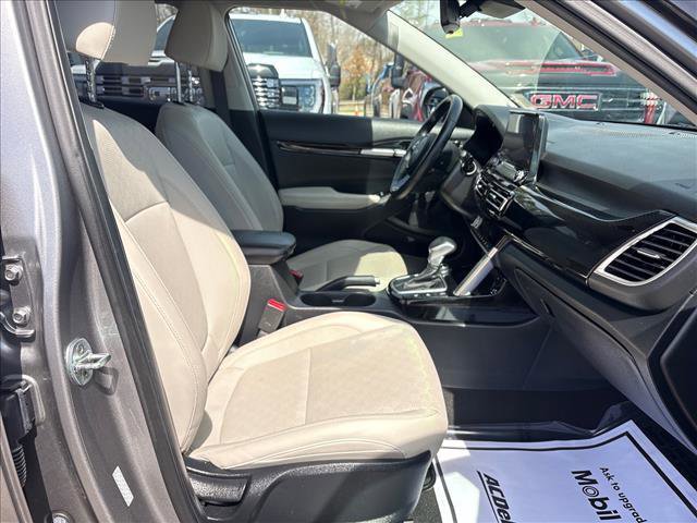 Used 2022 Kia Seltos EX image 7