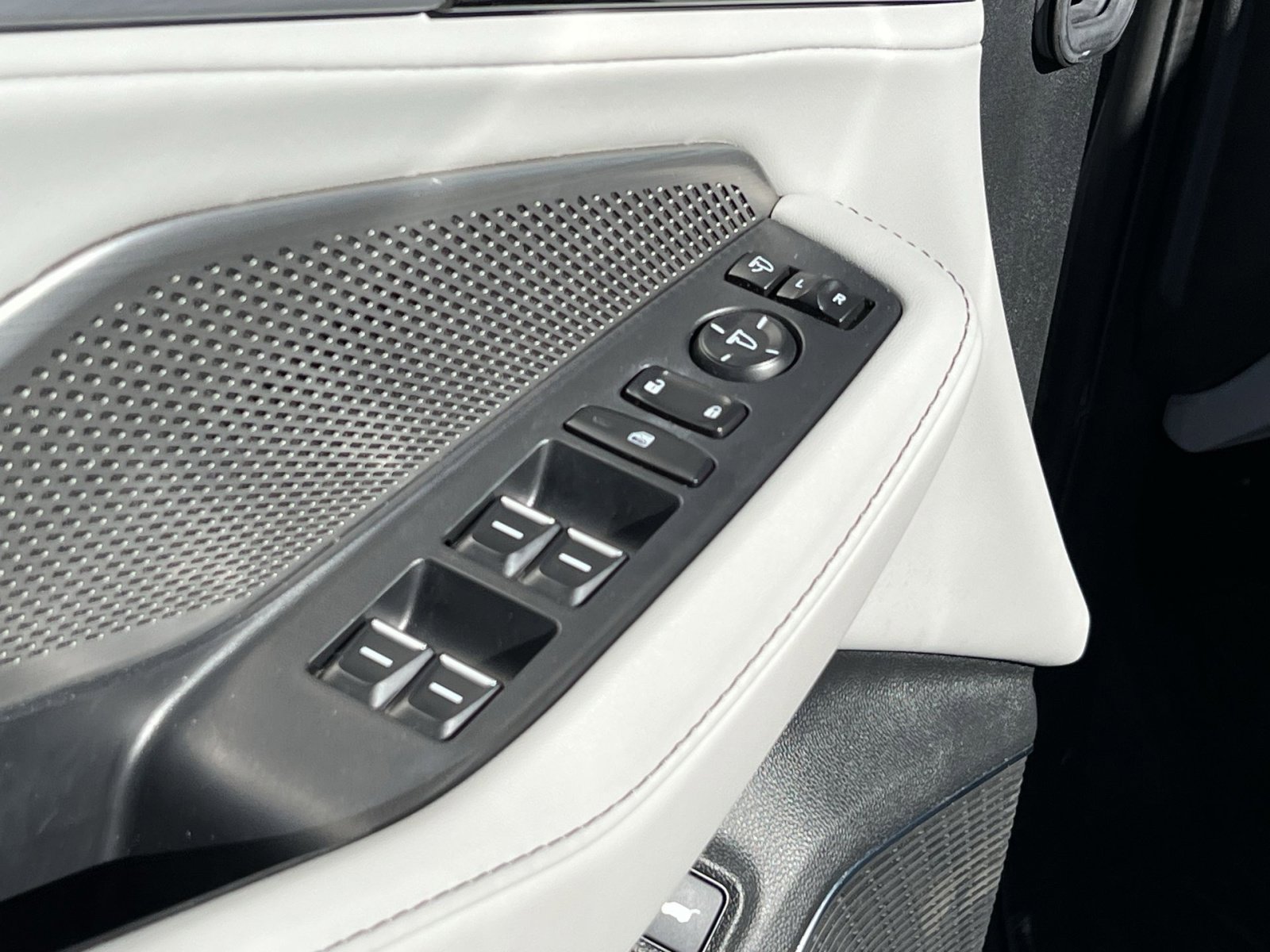 Certified 2023 Acura MDX w/Technology Package image 16