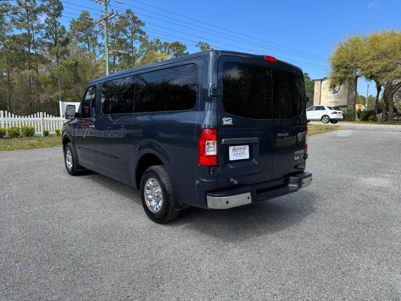 Used 2016 Nissan NV 3500 SV w/ SV Technology Package image 32