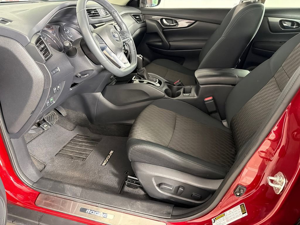 Used 2018 Nissan Rogue SV w/ Premium Package FWD image 10
