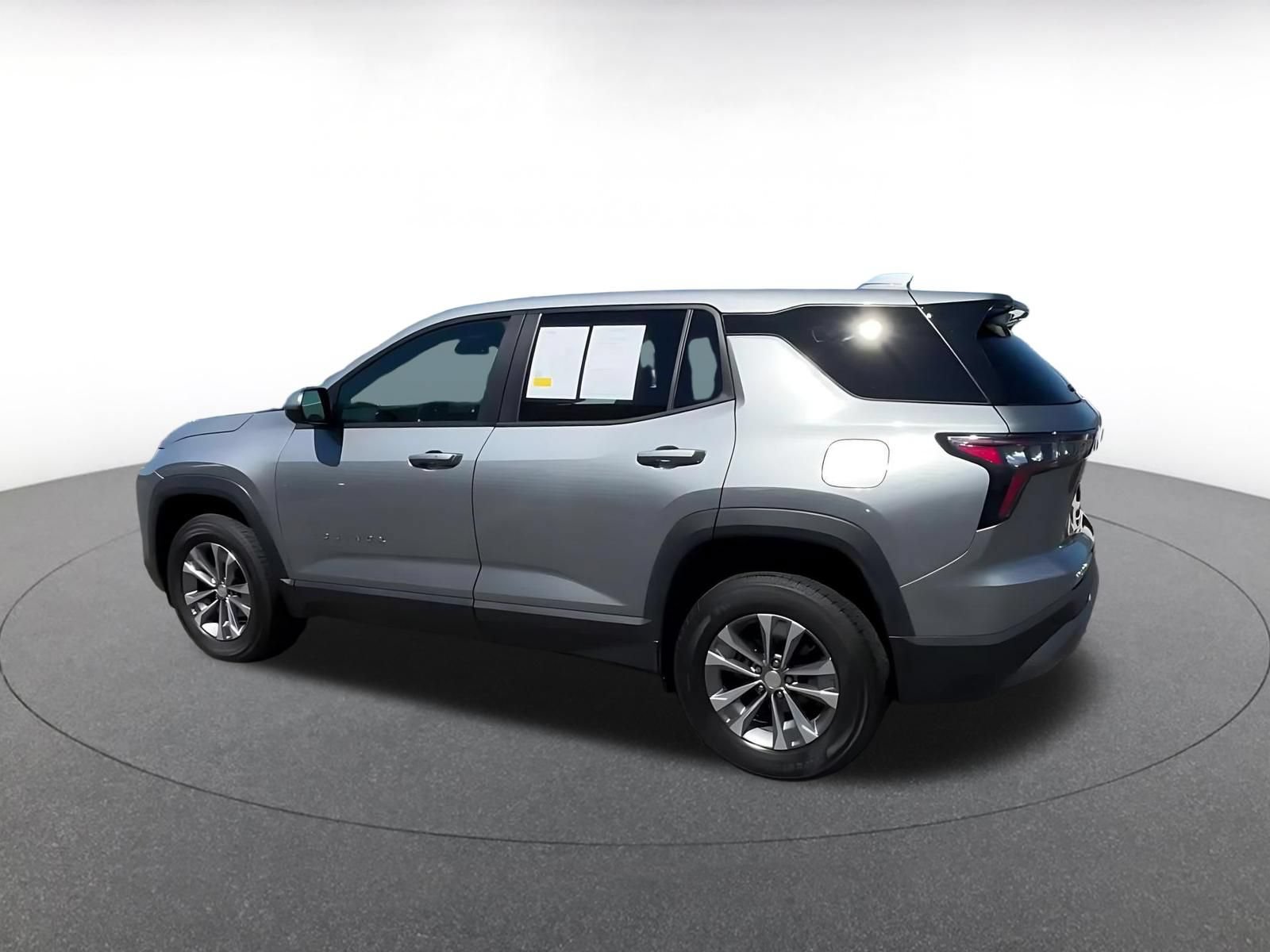 Used 2025 Chevrolet Equinox LT FWD image 10