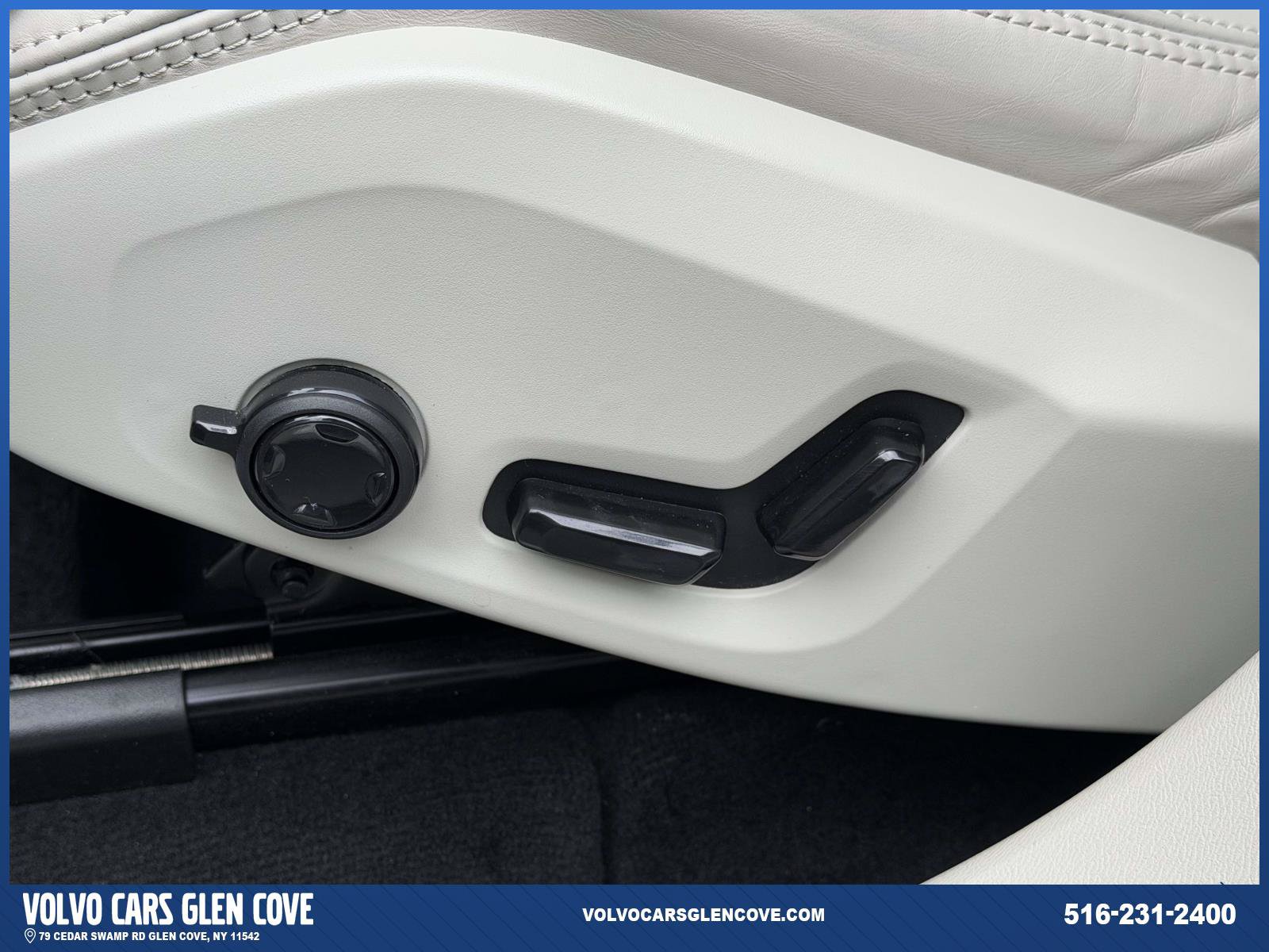 Used 2025 Volvo XC60 T8 Ultra w/ Protection Package Premier AWD/4WD image 16