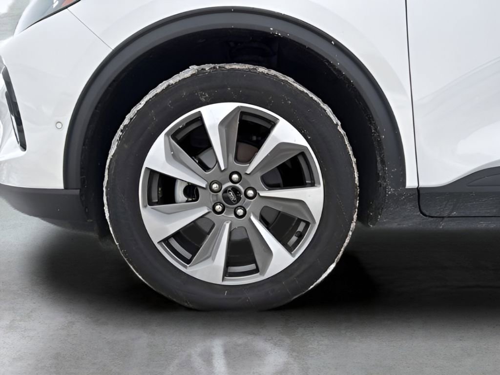 Used 2023 Ford Escape Platinum w/ Premium Technology Package image 35