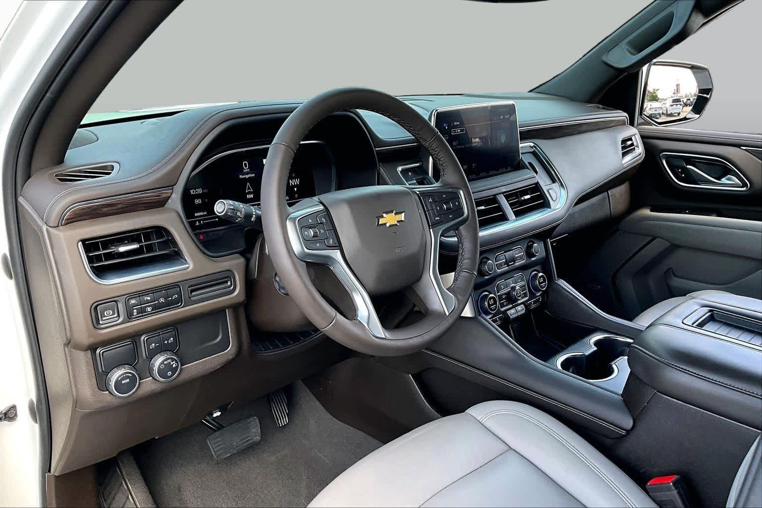 Used 2022 Chevrolet Tahoe LT w/ Luxury Package RWD image 18