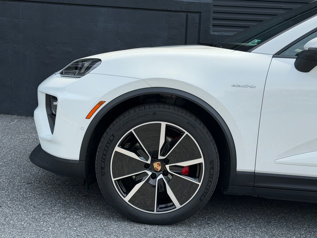 New 2025 Porsche Macan 4S Electric image 14