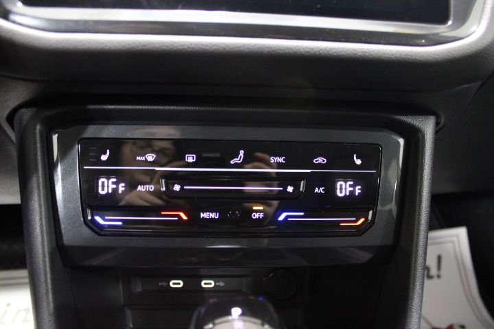 Used 2024 Volkswagen Tiguan Wolfsburg Edition image 28