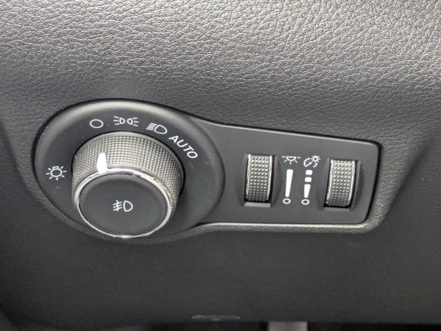 Used 2023 Jeep Compass Latitude w/ Sun and Sound Group AWD/4WD image 26