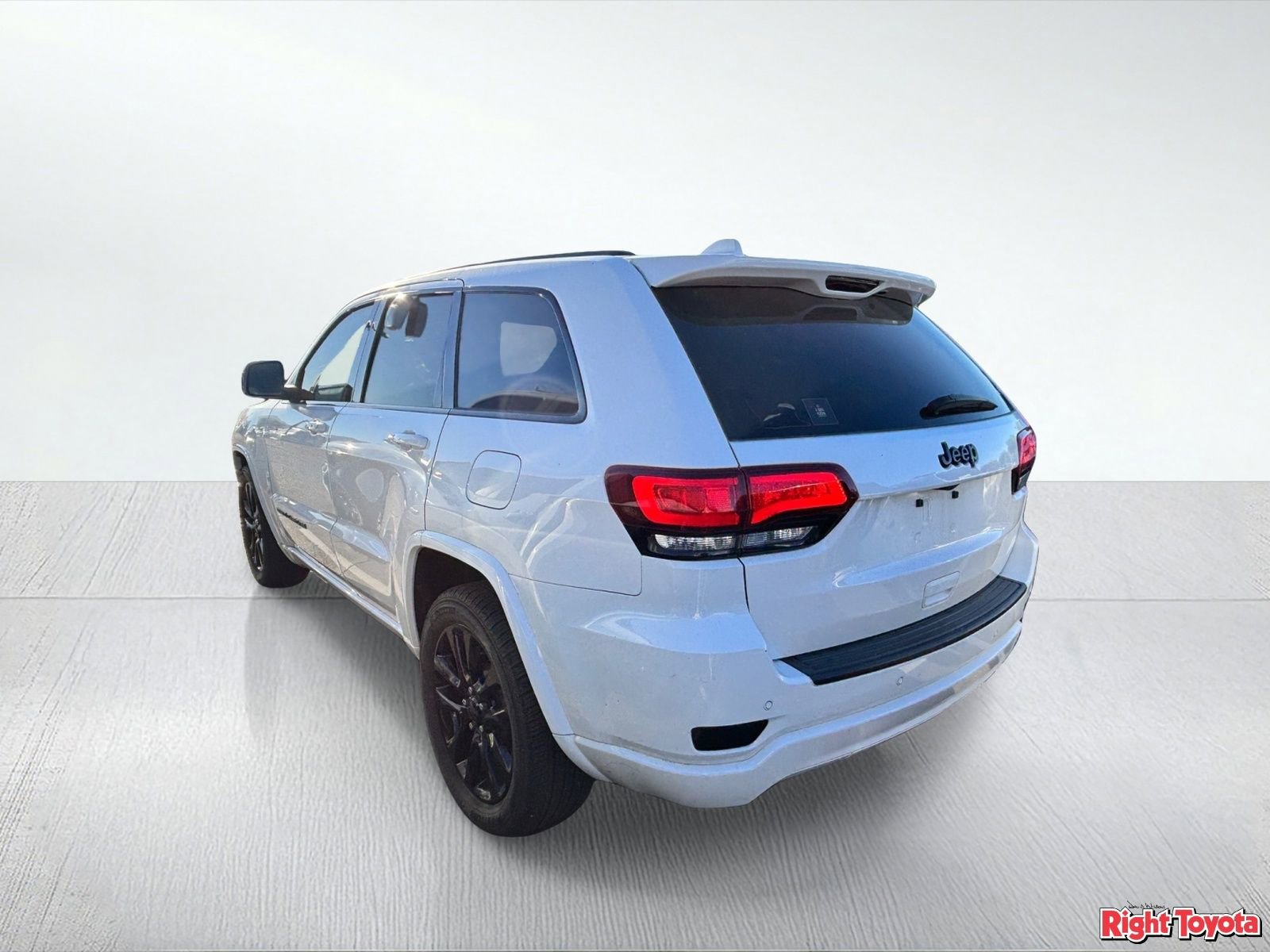 Used 2020 Jeep Grand Cherokee Altitude image 3