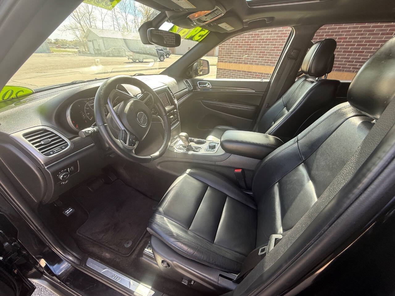 Used 2018 Jeep Grand Cherokee Limited AWD/4WD image 12