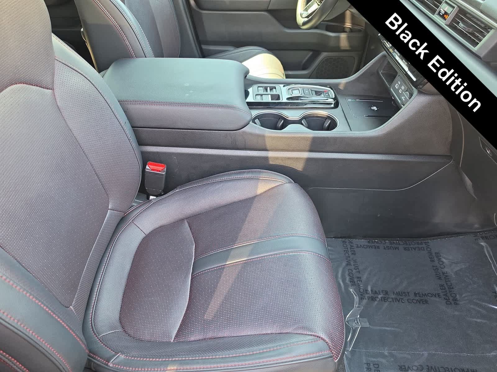 Used 2025 Honda Pilot Black Edition image 12