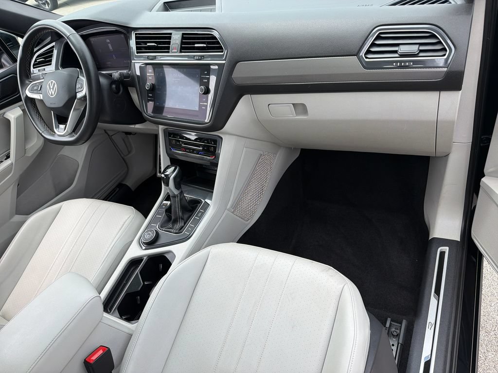 Certified 2023 Volkswagen Tiguan SE R-Line AWD/4WD image 27