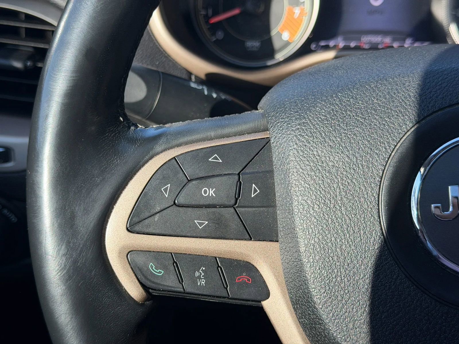 Used 2014 Jeep Cherokee Limited w/ Luxury Group image 24