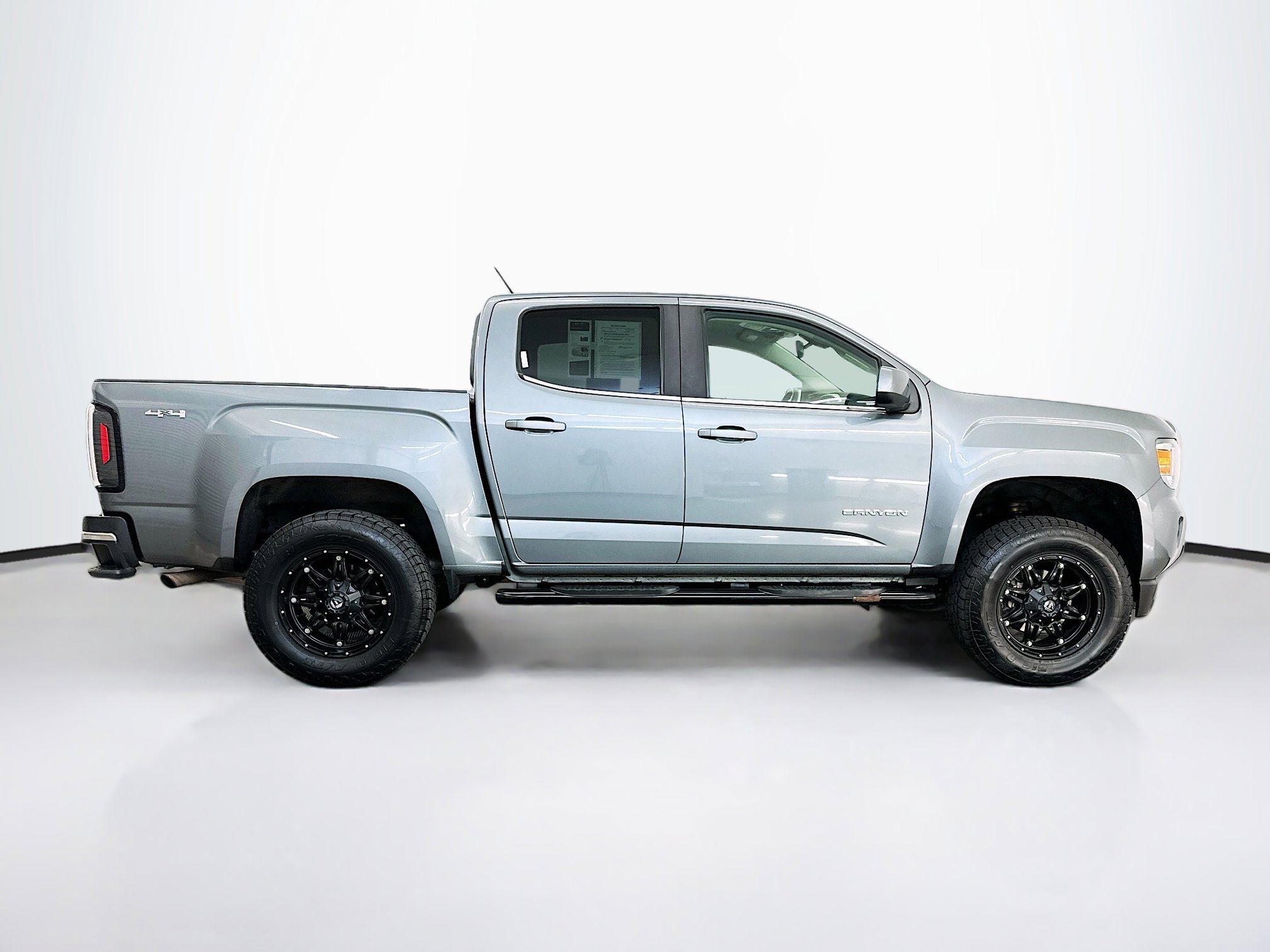Used 2019 GMC Canyon SLE w/ SLE Convenience Package image 10