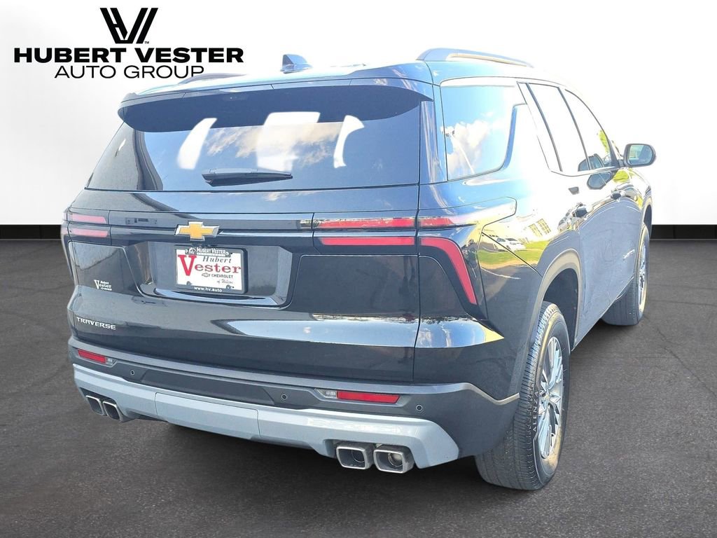 Used 2026 Chevrolet Traverse LT w/ Driver Confidence Package FWD image 6