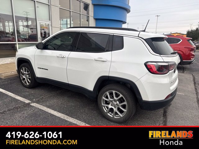 Used 2022 Jeep Compass Latitude w/ Sun and Sound Group AWD/4WD image 3
