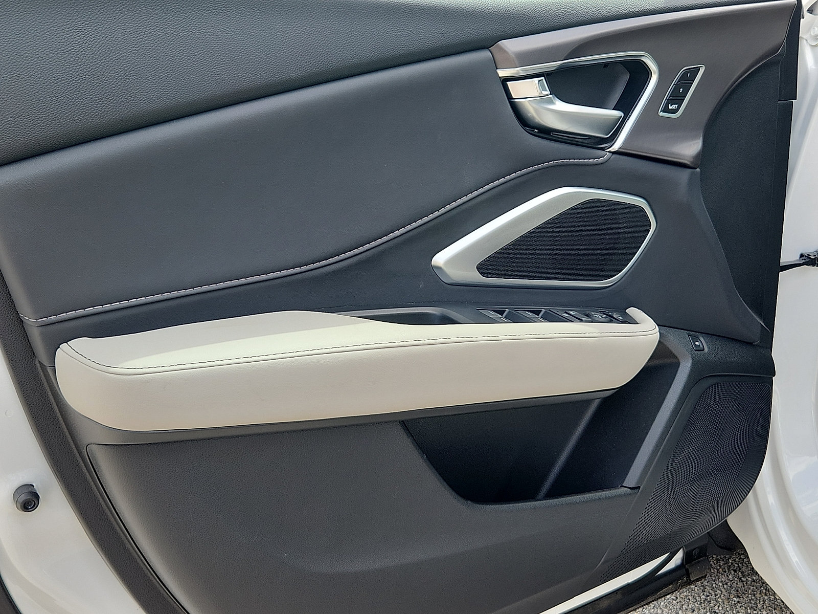 New 2026 Acura RDX SH-AWD image 8