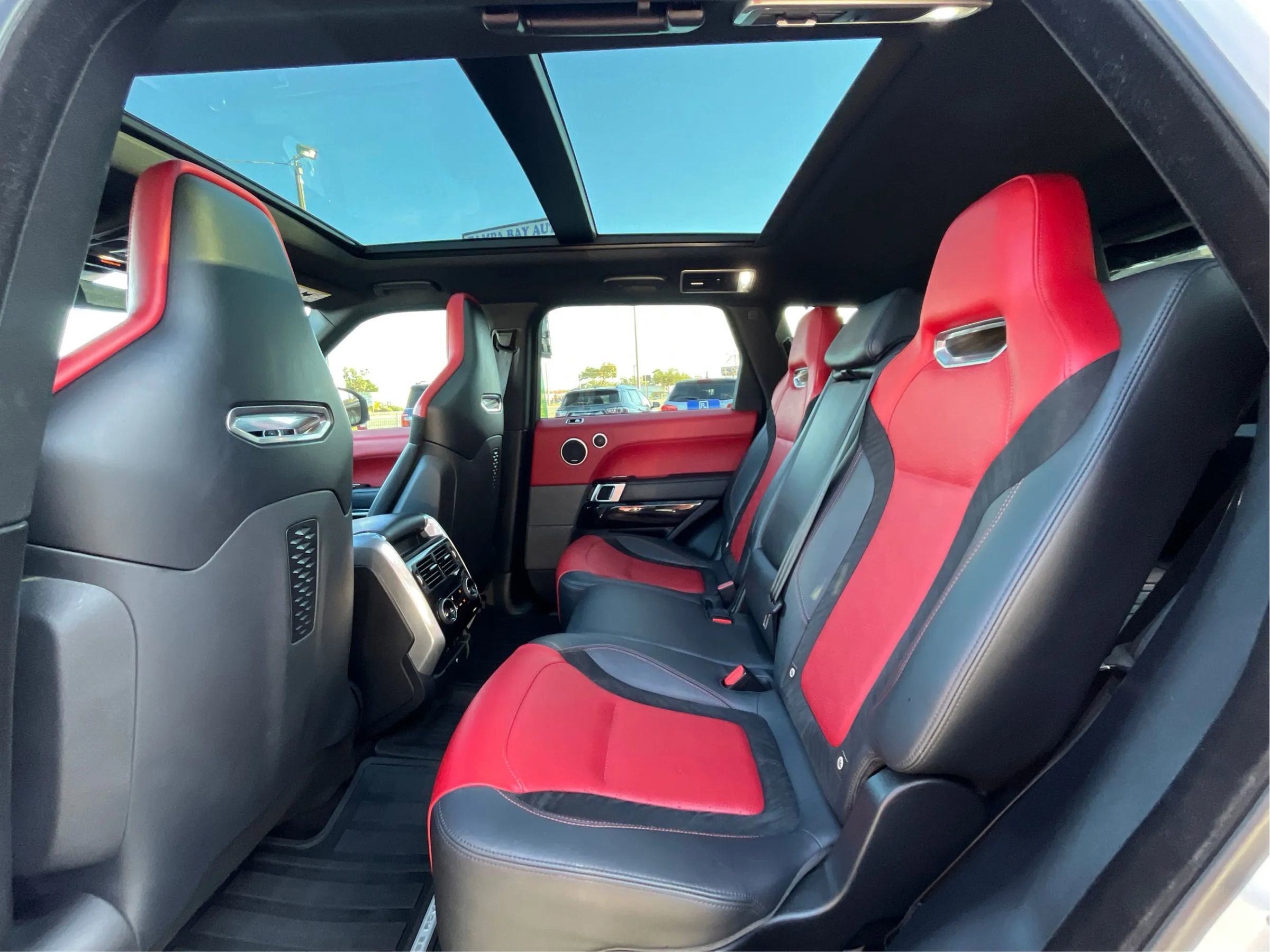 Used 2022 Land Rover Range Rover Sport SVR image 15