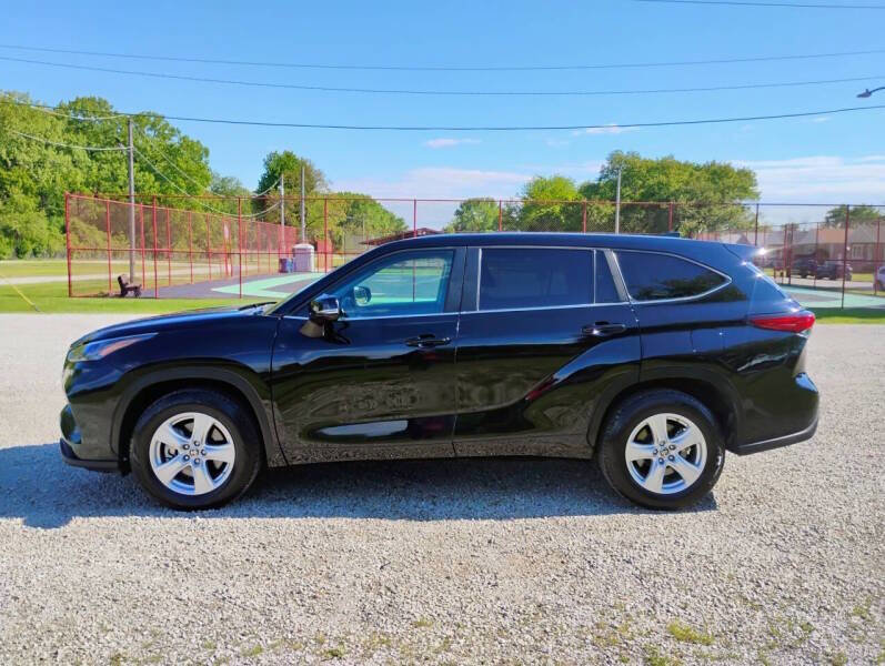 Used 2023 Toyota Highlander L FWD image 9
